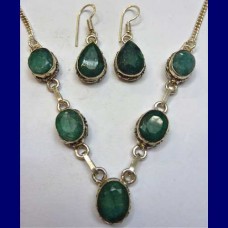 necklace.. emerald set-